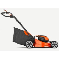 HUSQVARNA LC 142i cordless lawn mower cutting width 42 cm basket 50 L | Newgardenstore.eu