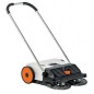 Barredora STIHL KG550, hasta 300 m², depósito de 25 l, ancho de trabajo de 55 cm.