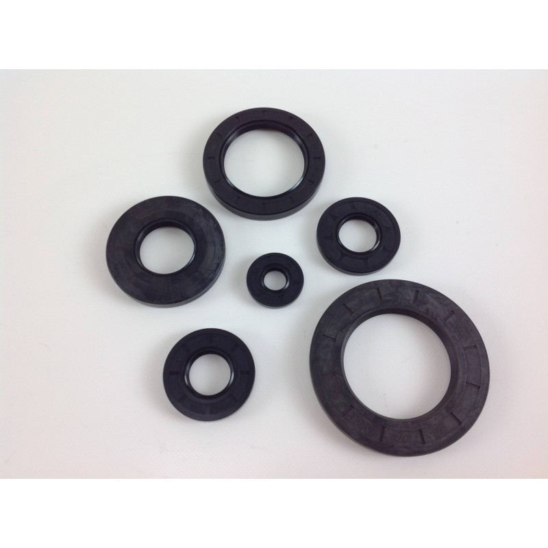 Universal oil seal rings for garden machinery engines
