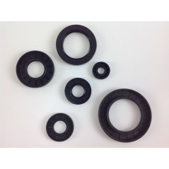 Universal oil seal rings for garden machinery engines