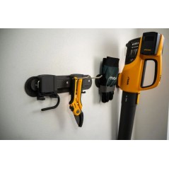 Sistema universal de almacenamiento de herramientas de jardín STIGA que ahorra espacio