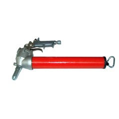Compressed air grease gun with automatic grease feed