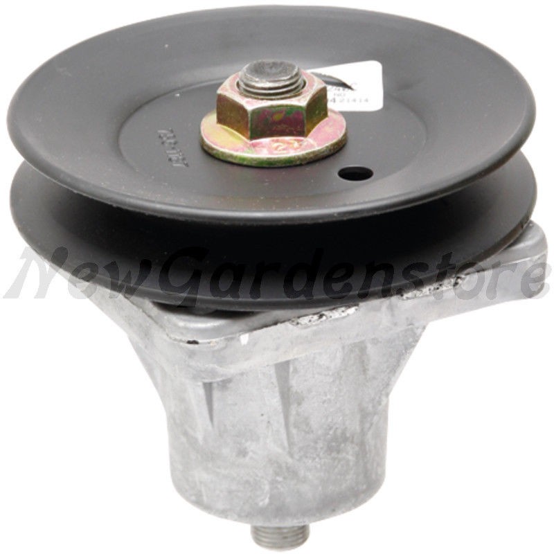 Blade holder hub for lawn tractor compatible MTD 618-0240C