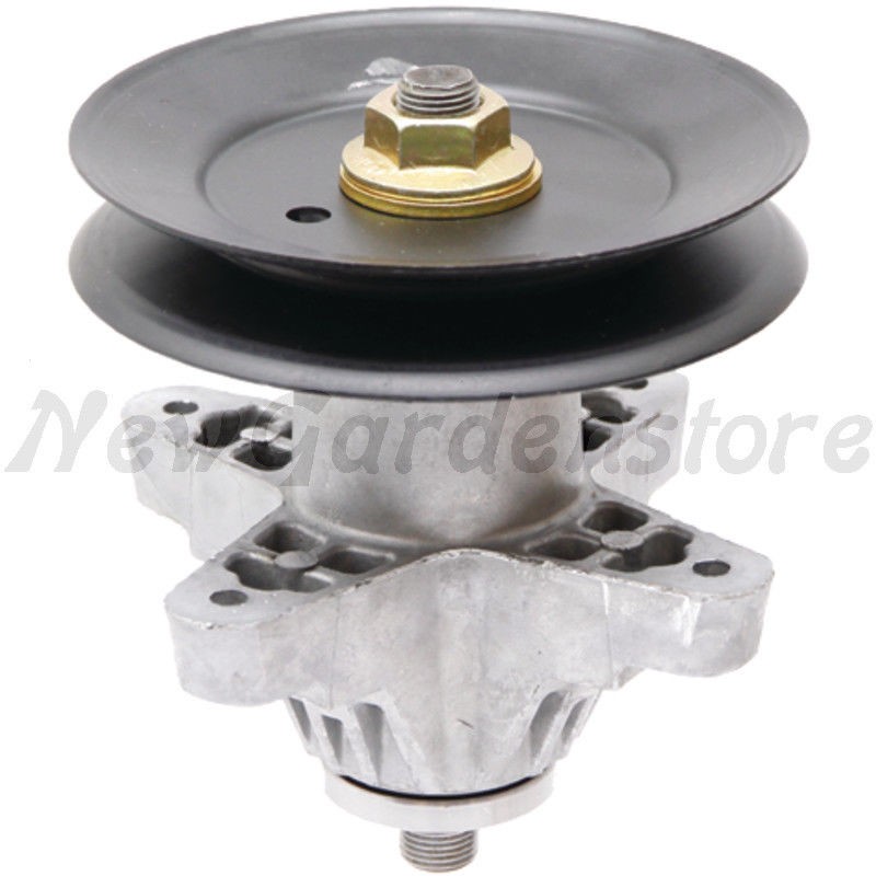 Blade holder hub for lawn tractor compatible MTD 918-04125B